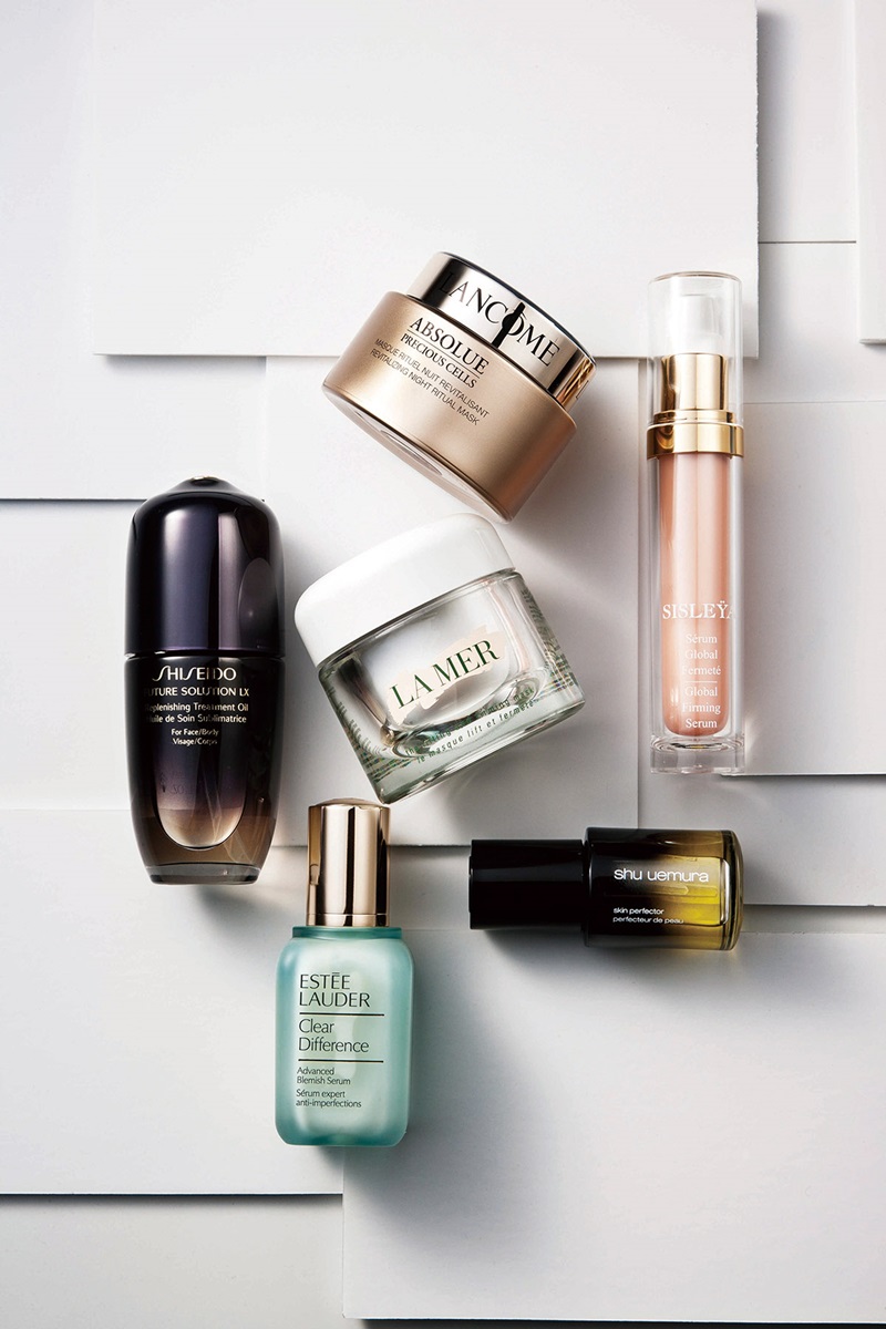 Lancôme 絕對完美玫瑰乳霜面膜75ml／NTD7,600。
Sisley抗皺活膚緊緻彈力精華30ml／NTD14,900。
Shiseido 時空琉璃御藏美容油精萃75ml／NTD5,200。
LA MER緊緻塑顏乳霜面膜50ml／NTD8,500。
Estée Lauder煥膚新生精華 50ml／NTD3,400。
shu uemura極上光完美精華油30ml／NTD2,400。