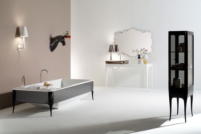 Jaime Hayon在2005年推出的AQHayon Bath Collection衛浴家飾系列，銀黑亮面質地、優美的輪廓線條，令人驚艷。（Image／pinterest.com）