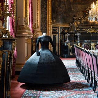 羅浮宮首個服裝展《LOUVRE COUTURE》完美...