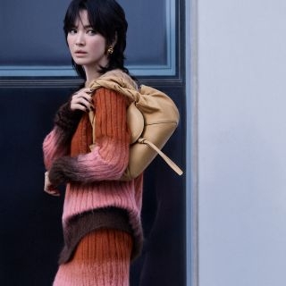 宋慧喬的新歡是「它」，FENDI Spy Bag二十...