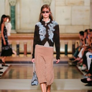 Tory Burch 2026春夏演繹美式運動風，刺...
