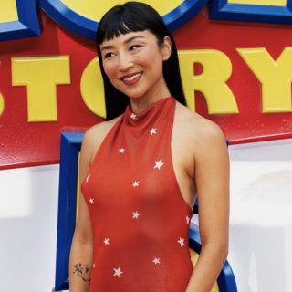 從精品品牌到新銳設計師，一窺Greta Lee如何讓...