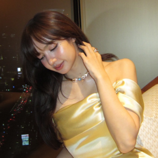 參加婚禮不知道穿什麼？跟著Lisa、Selena G...