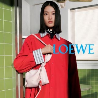 包上掛的是「相思豆」！七夕將至，Loewe推出限定S...