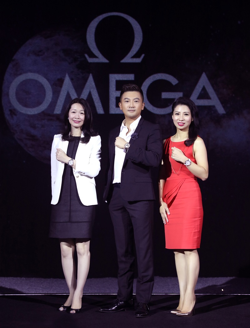 (左起)斯沃琪瑞表台灣分公司總經理 李佩倩小姐,男星蘇有朋與歐米茄台灣區副總 黃丹樺小姐合影