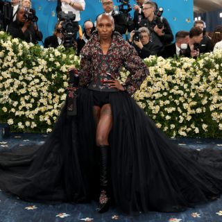 從服裝剪裁看文化──Met Gala 2025西裝結合大體積裙襬輪番上陣，擴張的不只是裙襬，而是黑人文化的主體性