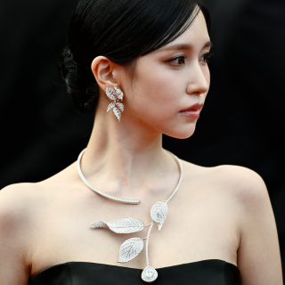 Boucheron在頸間打上問號？Question Mark項鍊不用扣也能優雅成形